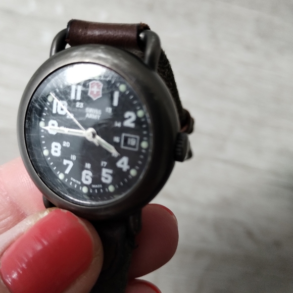 Swiss Army Vintage Women's Watch - Picture 4 of 11